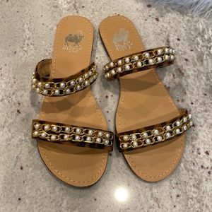 Toes brand new flat sandals, NWOT